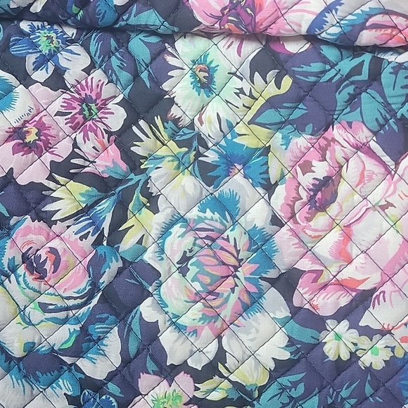 Vera Bradley medium floral tote bag NWOT duffel bag travel - Picture 3 of 5